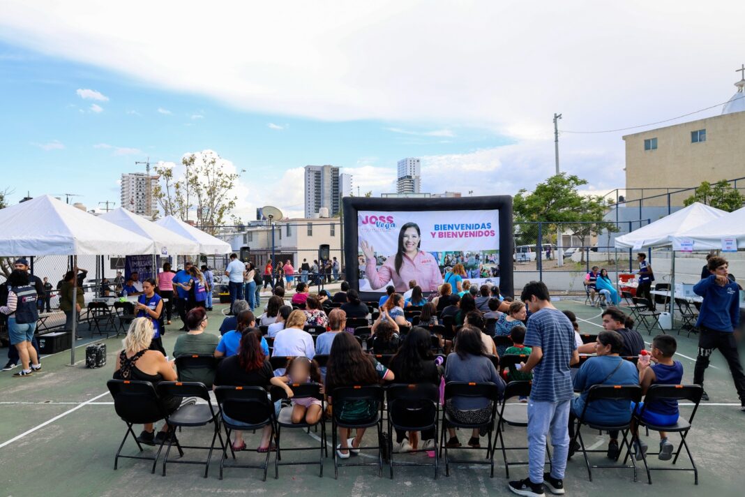 Vecinas y vecinos de la colonia Saucito participan en la Feria de Servicios JOSSÍESTOY en tu Colonia.