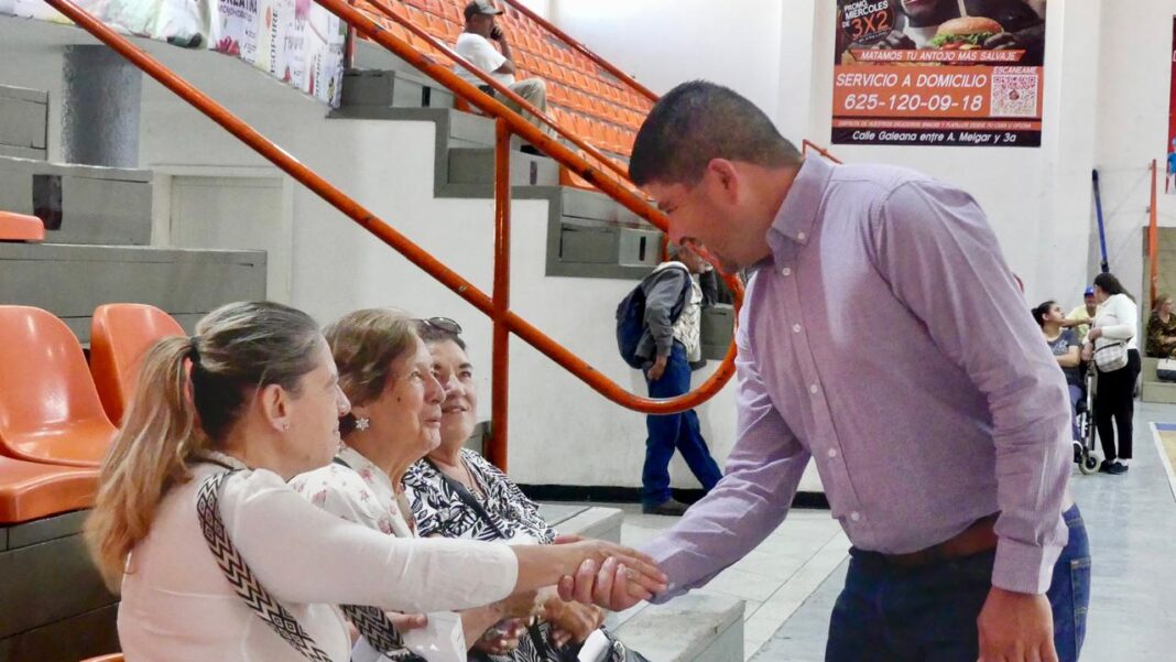 Respalda diputado acciones en favor de personas con discapacidad y adultos mayores Entrega de apoyos alimentarios a personas con discapacidad y adultos mayores en Cuauhtémoc, Chihuahua.