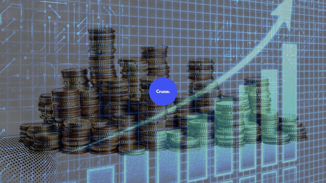 Persona analizando una estrategia de inversión y ahorro para construir patrimonio financiero a largo plazo.
