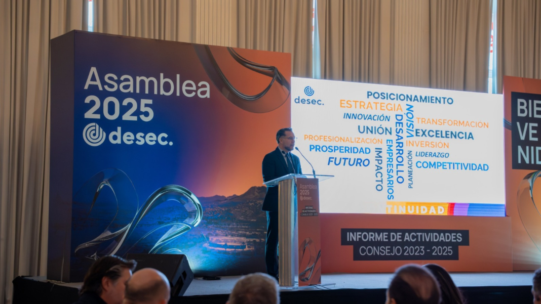Tres años de DESEC con Jorge Cruz Camberos, construir futuro también es ponerse de acuerdo Jorge Cruz Camberos durante la presentación de resultados de tres años de DESEC Chihuahua