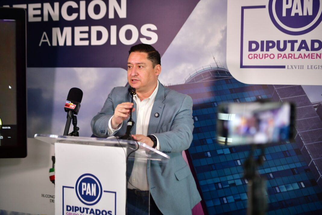Señalan falta de apertura ante voces críticas Coordinador del Grupo Parlamentario del PAN durante declaraciones sobre la respuesta del Gobierno ante críticas ciudadanas.