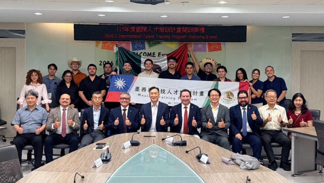 Chihuahua fortalece su talento tecnológico con segunda generación del programa en Taiwán Talento chihuahuense durante programa de desarrollo tecnológico en Taiwán