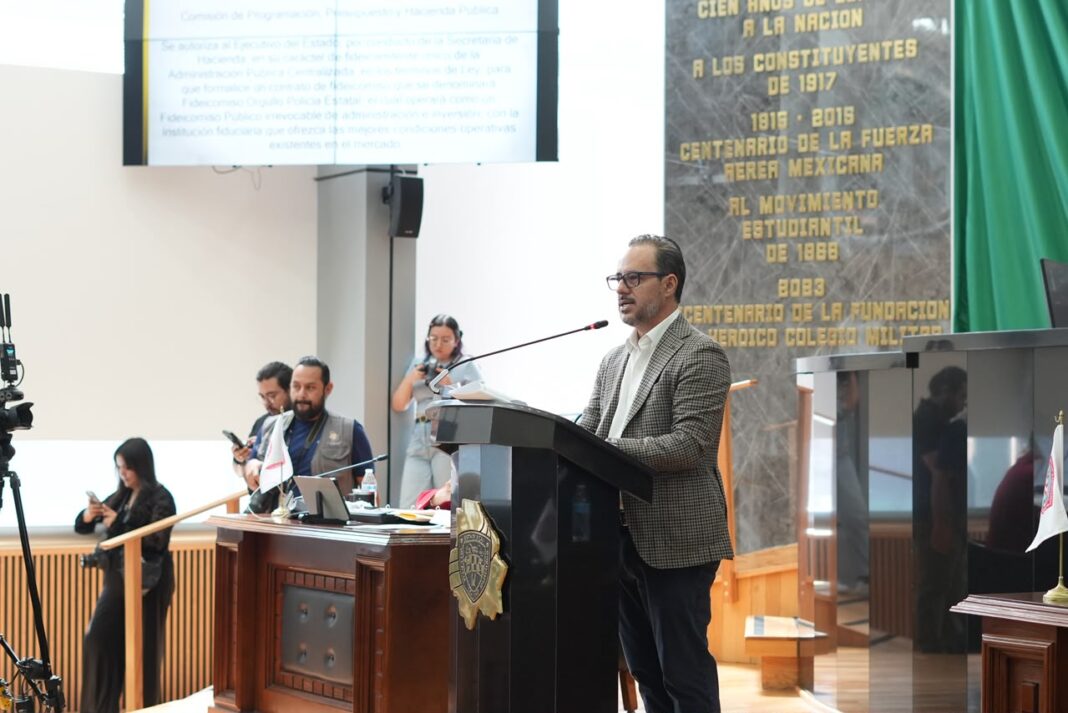 Jorge Soto durante la presentación del Fideicomiso Orgullo Policía Estatal para fortalecer apoyos a policías de Chihuahua.